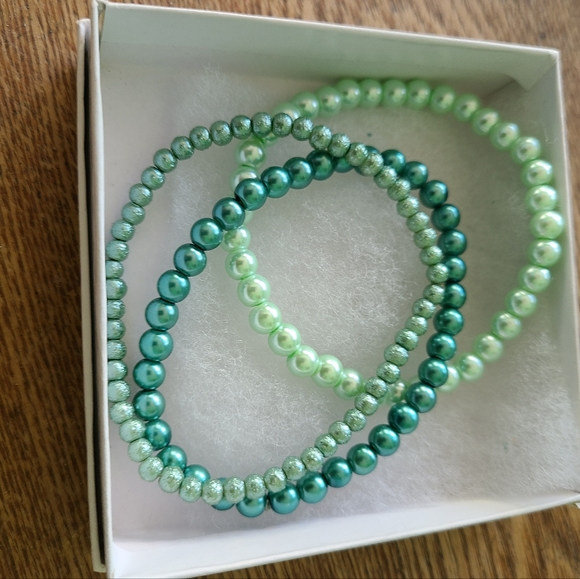 Bracelets - Picture 2 of 4